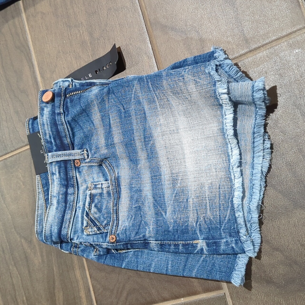 Buckle black shorts